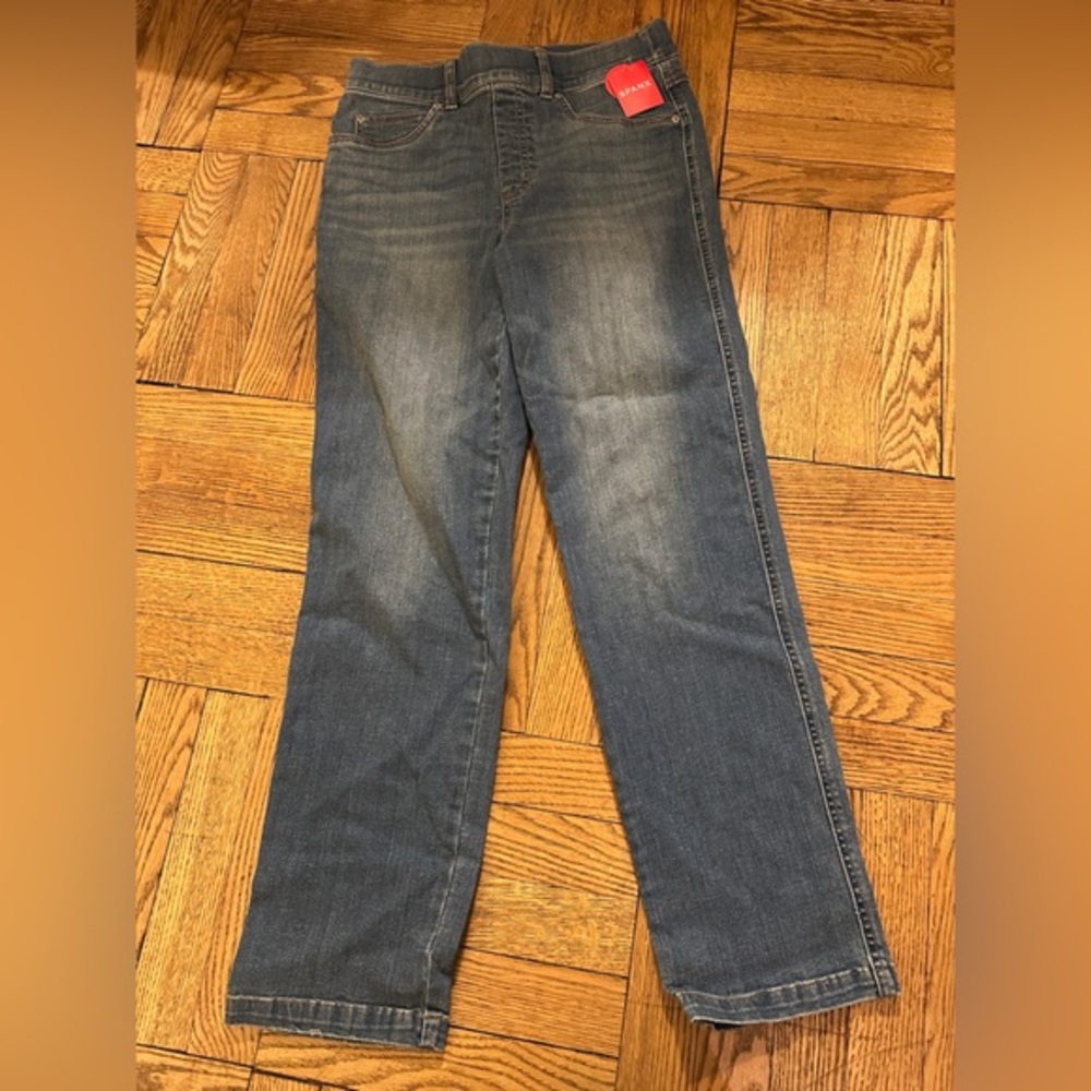 NWT Spanx Pull On Straight Leg Jeans Size Medium - Picture 1 of 4